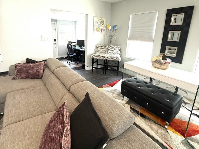 Home for rent at 615 SW 9 Street - photo 5760301