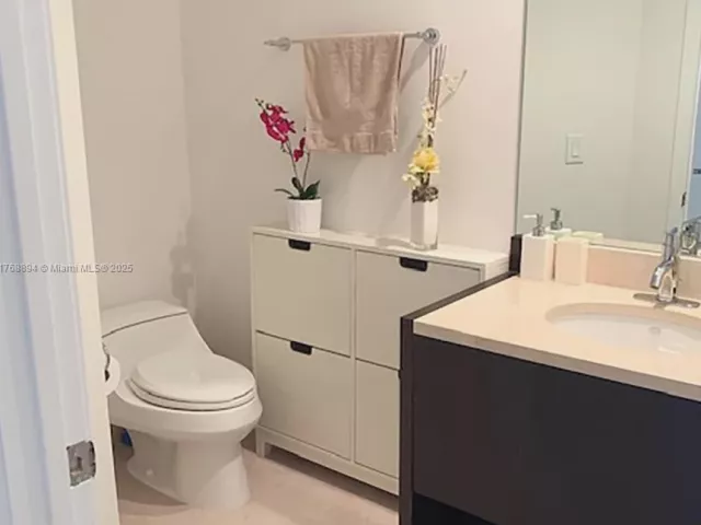 2-bedroom condo for rent in Sunny Isles Beach - 18201 Collins Ave 3906 - MondialRealty