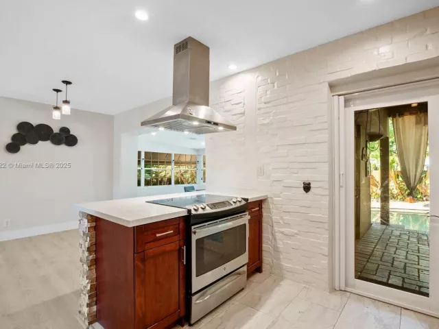 3-bedroom home for sale in Fort Lauderdale - 2725 NE 21st Ave - MondialRealty