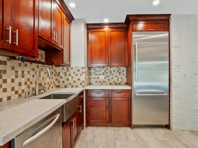 3-bedroom home for sale in Fort Lauderdale - 2725 NE 21st Ave - MondialRealty