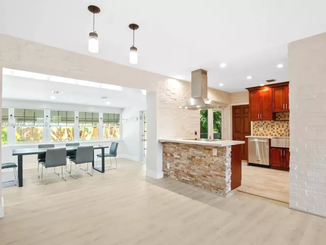 3-bedroom home for sale in Fort Lauderdale - 2725 NE 21st Ave - MondialRealty