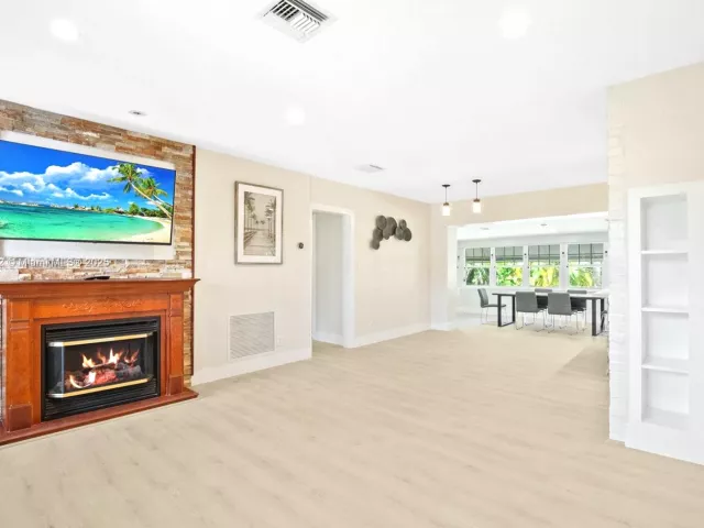 3-bedroom home for sale in Fort Lauderdale - 2725 NE 21st Ave - MondialRealty