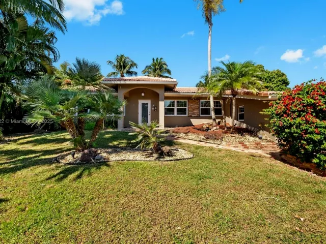 3-bedroom home for sale in Fort Lauderdale - 2725 NE 21st Ave - MondialRealty