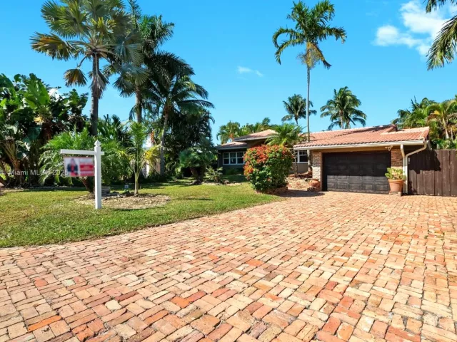 3-bedroom home for sale in Fort Lauderdale - 2725 NE 21st Ave - MondialRealty