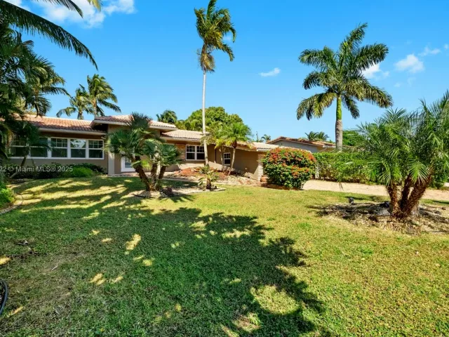 3-bedroom home for sale in Fort Lauderdale - 2725 NE 21st Ave - MondialRealty