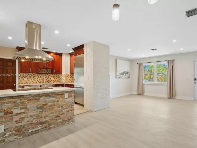 3-bedroom home for sale in Fort Lauderdale - 2725 NE 21st Ave - MondialRealty