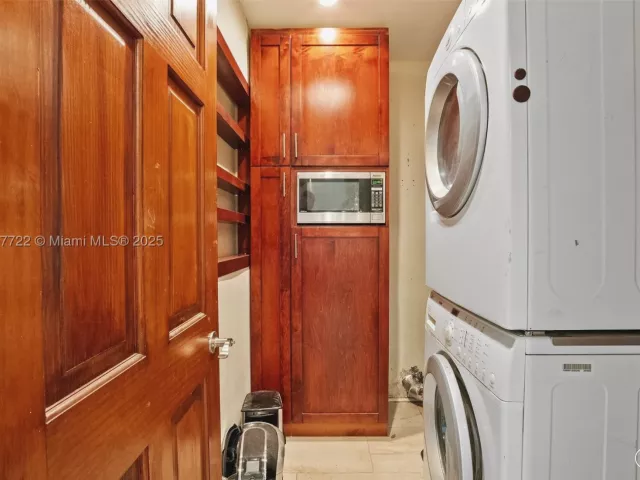 3-bedroom home for sale in Fort Lauderdale - 2725 NE 21st Ave - MondialRealty