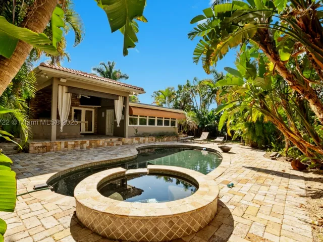 3-bedroom home for sale in Fort Lauderdale - 2725 NE 21st Ave - MondialRealty
