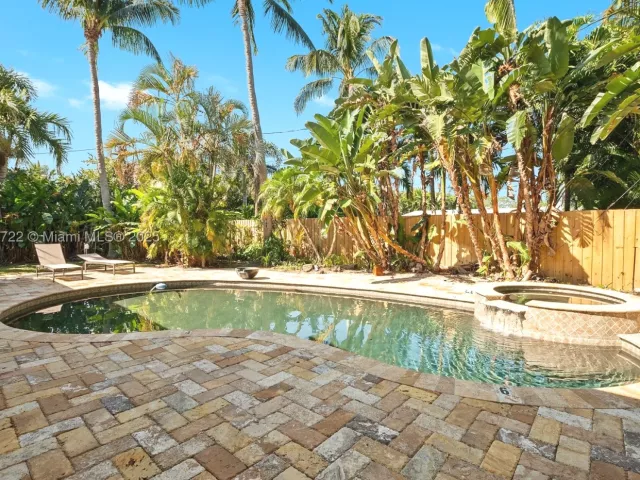 3-bedroom home for sale in Fort Lauderdale - 2725 NE 21st Ave - MondialRealty