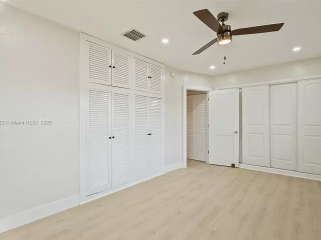 3-bedroom home for sale in Fort Lauderdale - 2725 NE 21st Ave - MondialRealty