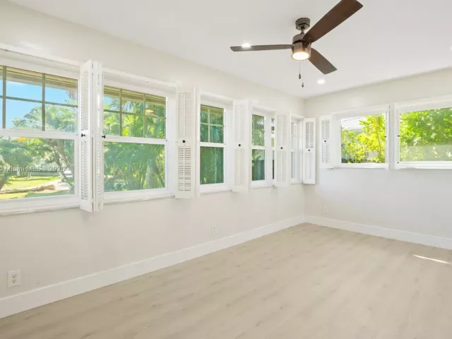 3-bedroom home for sale in Fort Lauderdale - 2725 NE 21st Ave - MondialRealty