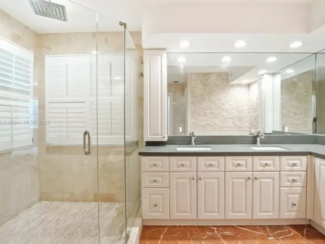 3-bedroom home for sale in Fort Lauderdale - 2725 NE 21st Ave - MondialRealty