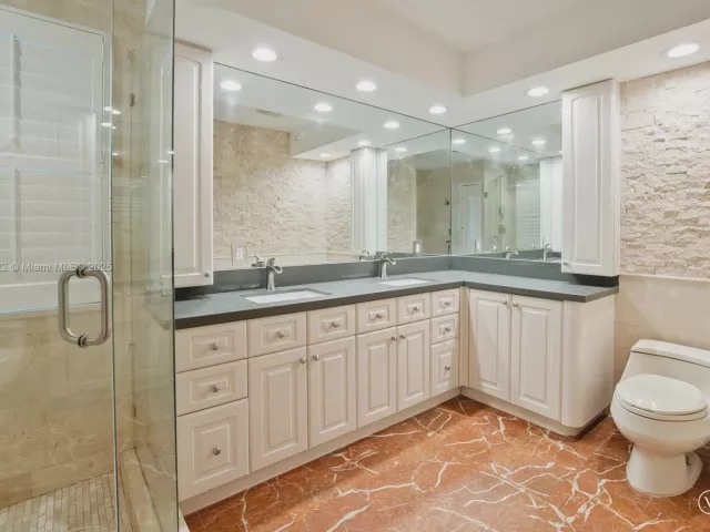 3-bedroom home for sale in Fort Lauderdale - 2725 NE 21st Ave - MondialRealty