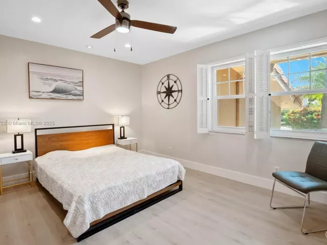 3-bedroom home for sale in Fort Lauderdale - 2725 NE 21st Ave - MondialRealty