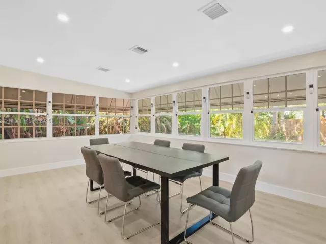 3-bedroom home for sale in Fort Lauderdale - 2725 NE 21st Ave - MondialRealty