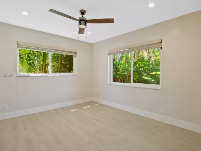 3-bedroom home for sale in Fort Lauderdale - 2725 NE 21st Ave - MondialRealty