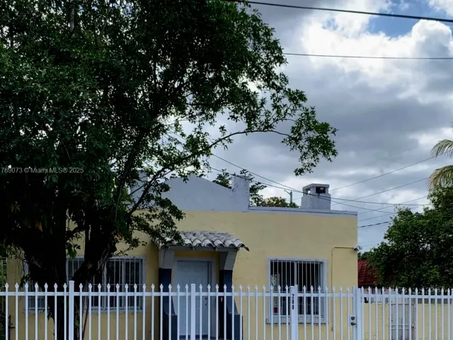 5-bedroom home for sale in Miami - 288 NW 58th St - MondialRealty