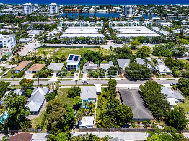 Home for sale at 320 SE 4th Avenue - photo 5794096