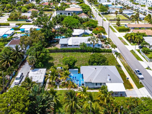 Home for sale at 320 SE 4th Avenue - photo 5794103