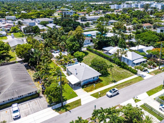 Home for sale at 320 SE 4th Avenue - photo 5794104