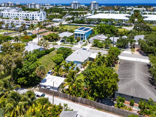 Home for sale at 320 SE 4th Avenue - photo 5794106