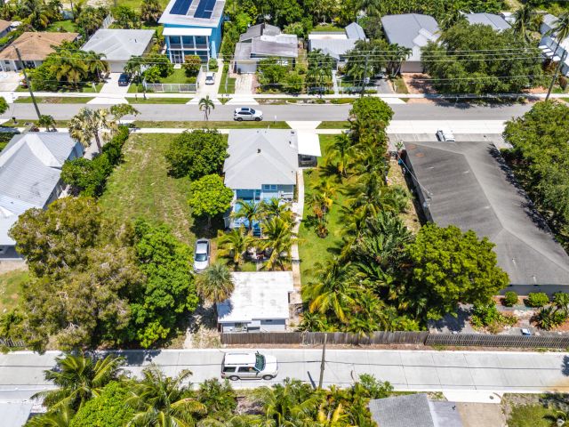 Home for sale at 320 SE 4th Avenue - photo 5794108