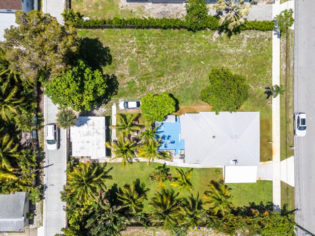 Home for sale at 320 SE 4th Avenue - photo 5794111