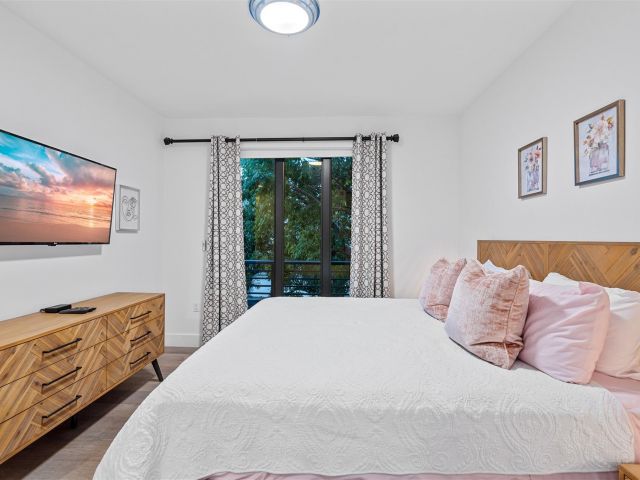 Home for sale at 605 NE 15th Ave - photo 5802924