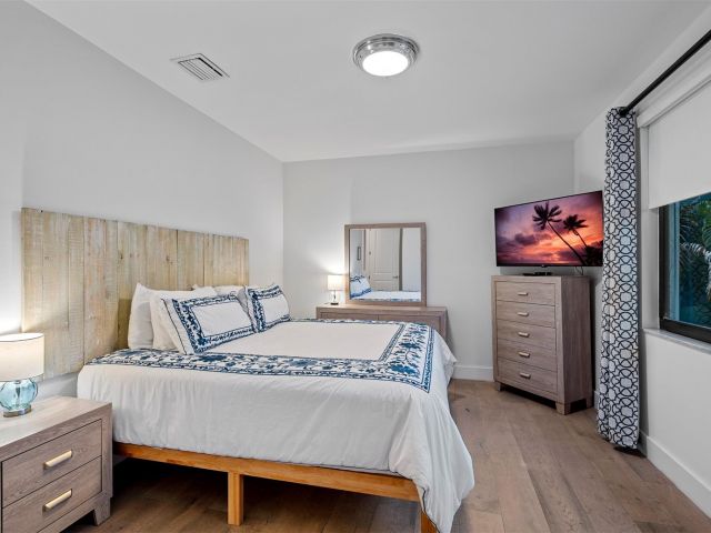 Home for sale at 605 NE 15th Ave - photo 5802926