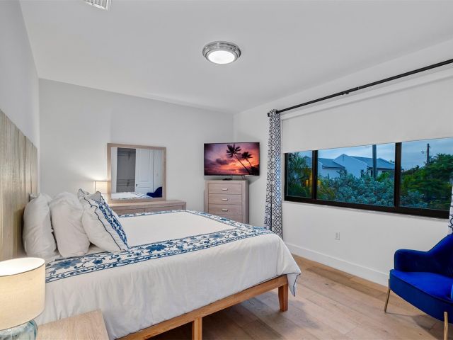 Home for sale at 605 NE 15th Ave - photo 5802929