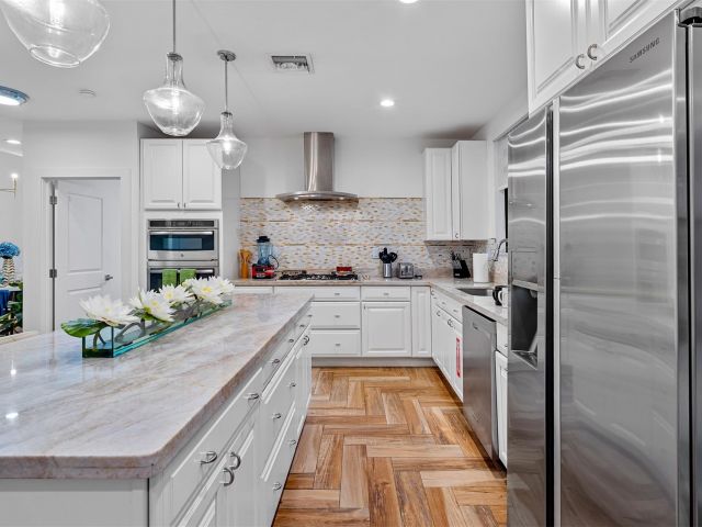 Home for sale at 605 NE 15th Ave - photo 5802938