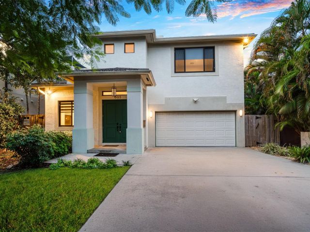 Home for sale at 605 NE 15th Ave - photo 5802940