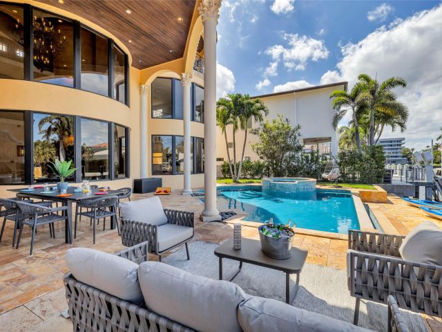 Home for rent at 1011 Rhodes Villa Avenue - photo 5768492