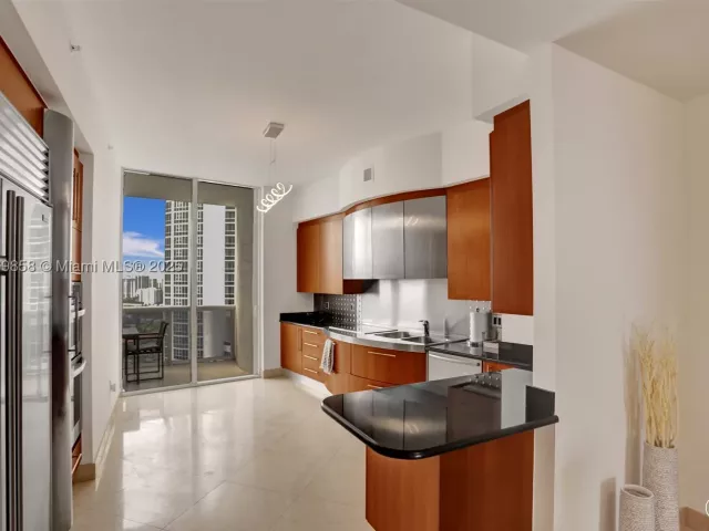 3-bedroom condo for sale in Sunny Isles Beach - 18101 Collins Ave 3504 - MondialRealty