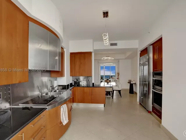 3-bedroom condo for sale in Sunny Isles Beach - 18101 Collins Ave 3504 - MondialRealty