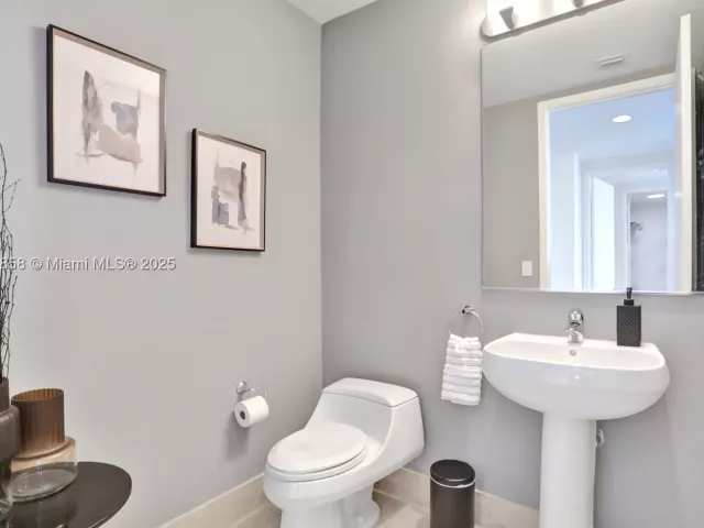3-bedroom condo for sale in Sunny Isles Beach - 18101 Collins Ave 3504 - MondialRealty