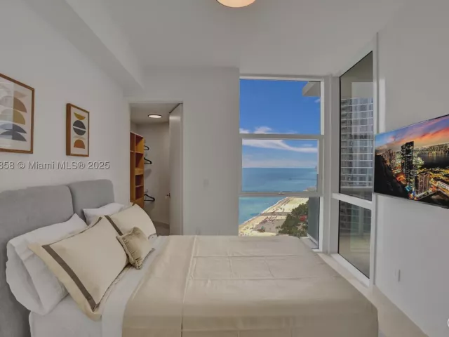 3-bedroom condo for sale in Sunny Isles Beach - 18101 Collins Ave 3504 - MondialRealty