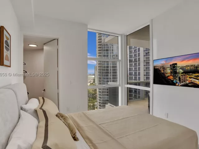3-bedroom condo for sale in Sunny Isles Beach - 18101 Collins Ave 3504 - MondialRealty