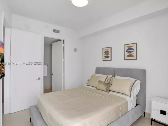 3-bedroom condo for sale in Sunny Isles Beach - 18101 Collins Ave 3504 - MondialRealty