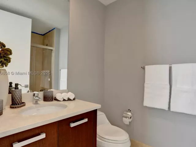 3-bedroom condo for sale in Sunny Isles Beach - 18101 Collins Ave 3504 - MondialRealty