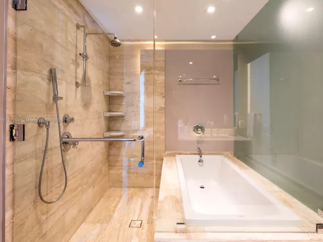 Apartment for sale  Unit #3904 - photo 5775617