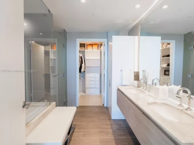 Apartment for sale  Unit #3904 - photo 5775619