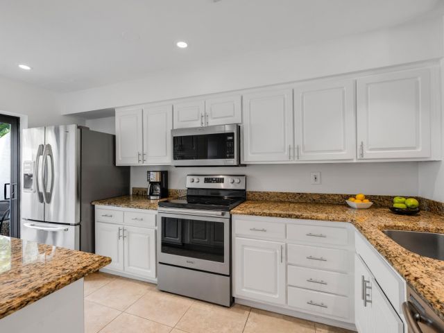 Home for sale at 547 NE 7th Ave 3A - photo 5771423