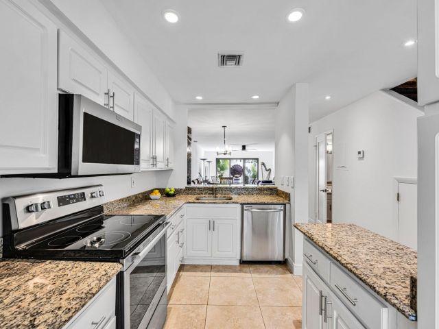 Home for sale at 547 NE 7th Ave 3A - photo 5771437