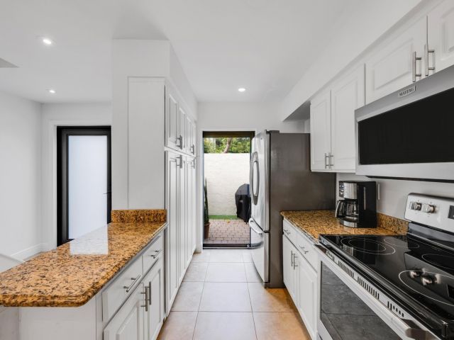 Home for sale at 547 NE 7th Ave 3A - photo 5771438