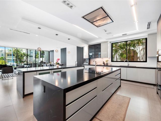 Home for rent at 1400 Bayview Dr - photo 5772195