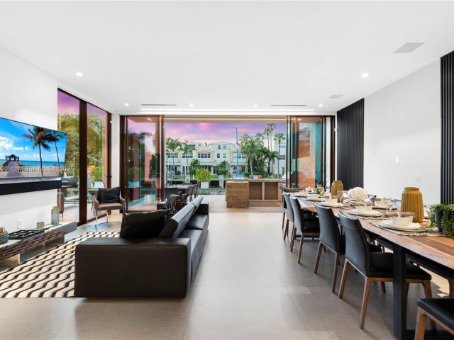 Home for rent at 1400 Bayview Dr - photo 5772198