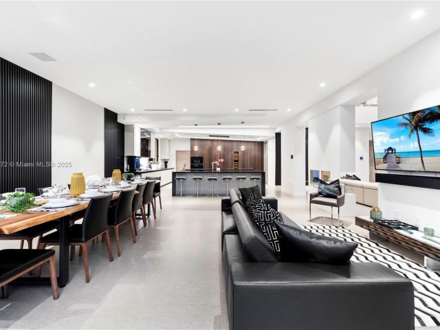 Home for rent at 1400 Bayview Dr - photo 5772200