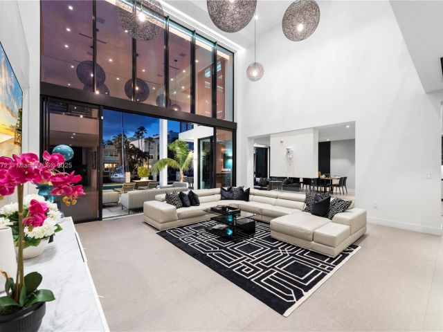 Home for rent at 1400 Bayview Dr - photo 5772202