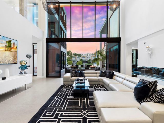 Home for rent at 1400 Bayview Dr - photo 5772203